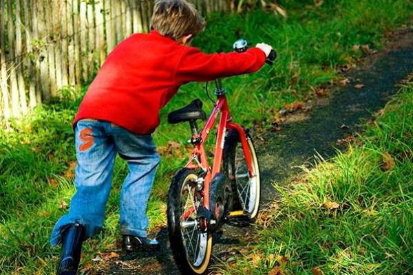 梦见骑自行车带人